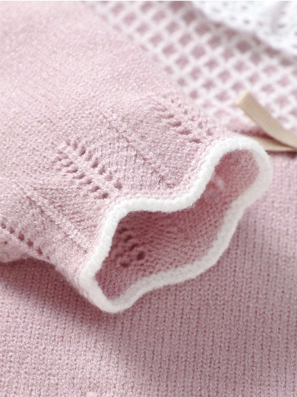 Conjunto primer dia rosa con detalles de bordado y pantalón con pies tejido para niña