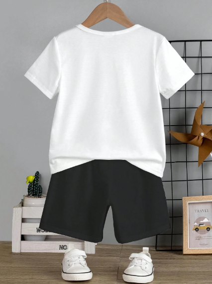 Conjunto de camiseta con gráficos de gamepad y pantalones cortos para niño